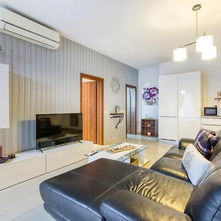 Cosy, Fully Equipped 1br With Private Balcony By 360 Estates Naxxar