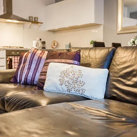 펜션 Cosy, Fully Equipped 1br With Private Balcony By 360 Estates *
