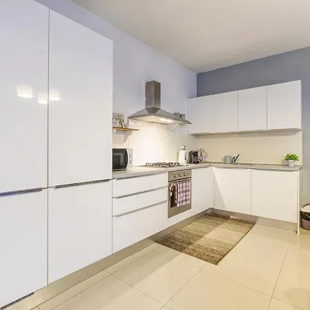 Cosy, Fully Equipped 1br With Private Balcony By 360 Estates 펜션