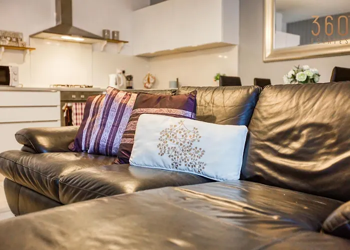 Semesterbostad Cosy, Fully Equipped 1br With Private Balcony By 360 Estates *