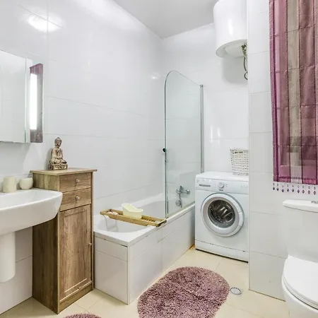 別荘 Cosy, Fully Equipped 1br With Private Balcony By 360 Estates