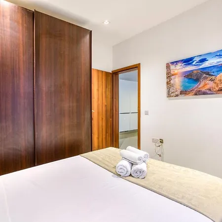 Holiday home Cosy, Fully Equipped 1br With Private Balcony By 360 Estates