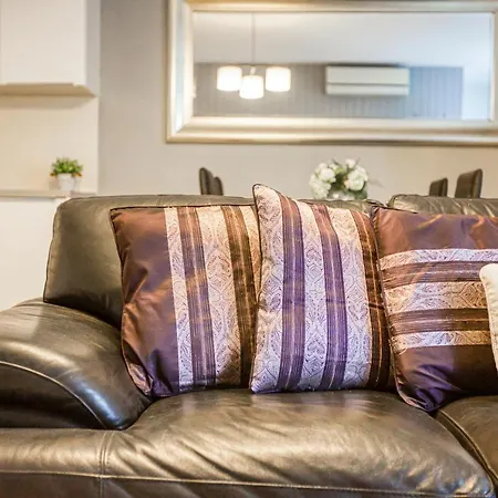 別荘 Cosy, Fully Equipped 1br With Private Balcony By 360 Estates ナッシャー