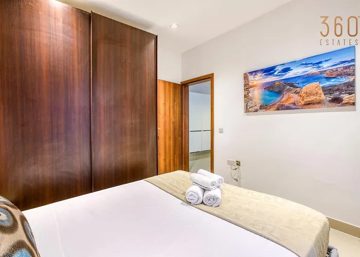 Case de vacanță Cosy, Fully Equipped 1br With Private Balcony By 360 Estates